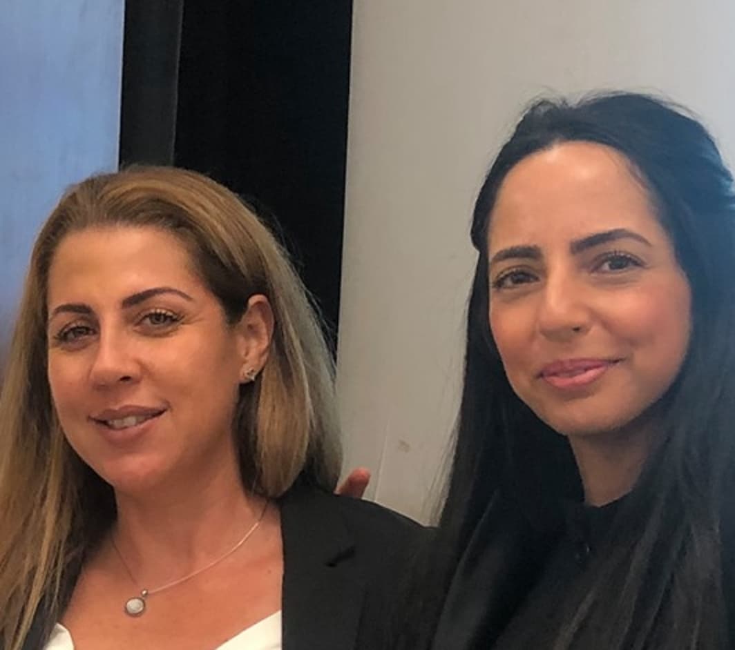 קרולין עידן שפחת המין של אפי נוה עם דפנה לביא מכנופיית הטרור הרשתי