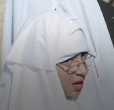 חסידה של לב טהור מחכה לבעילה רבנית