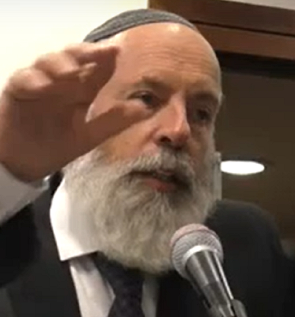 אליעזר איגרא כלב בן כלב מאמין שהדת היהודית ציוותה אותו להשליך את הגברים היאורה