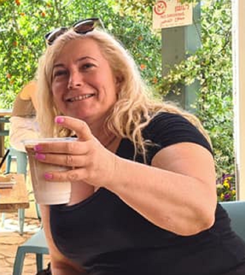 אריאלה אנג'לה פלד סחטנית גברים מדופלמת מהסיוע המשפטי לזונות וסחטניות