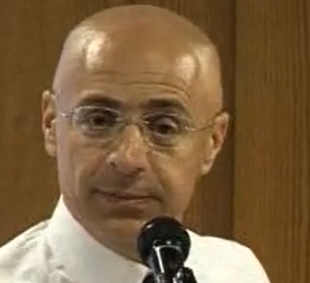ירון לוי גידל בת פושטקית מסוממת הלך לשחרר אותה ממעצר