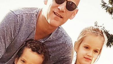 גיא פלג עם 2 השרצים שלו