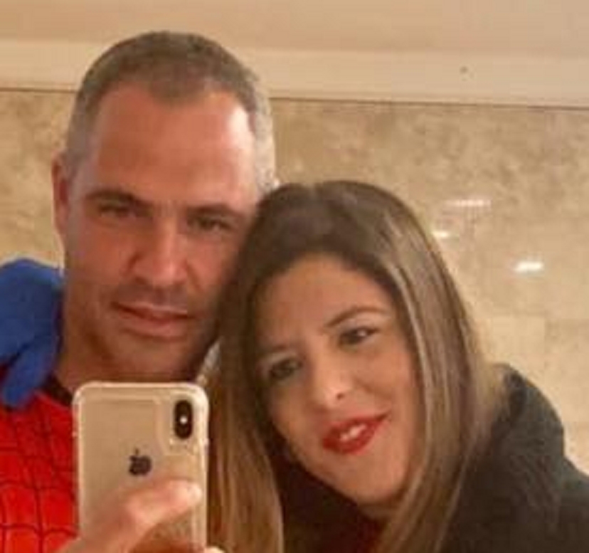 לי קוסטיקה נזרי עם משה ניזרי מחטטת בגוויות בבית קברות לפרנס את בעלה