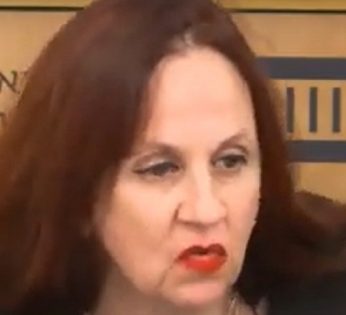 דינה זילבר מרוחה בליפסטיק אדום של בתי זונות מולאן רוז