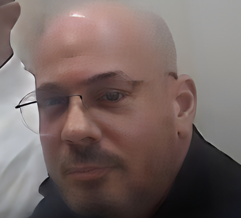 יניב פינקל בבון מגודל עם שכל של תולעת