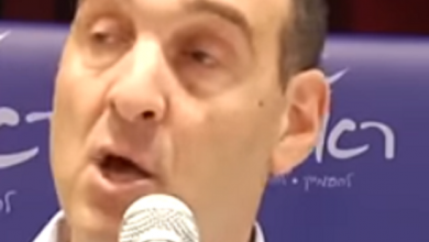 ארנון הראל כדי לתפור את ארי הרו תפרו לו תיק של קושר קשר