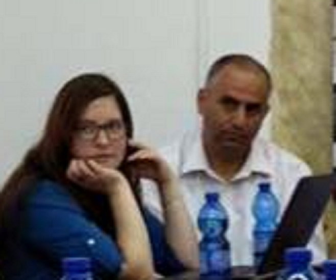 גיא אברס עם חברתו לחישחושים נעמה תור זאבי ותופרים תיקים לחפים מפשע