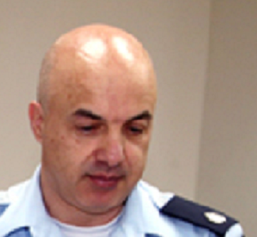יניב שמול למד תפירה במכללת הנוחבה