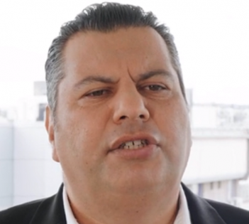 עמנואל יוזוק מתעסק עם חולי נפש ואחר כך מפסיד כשהוא תובע בבית משפט