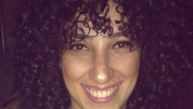 ראות מוראלי שוטרת מחפשת מהמרים באינטרנט למיגור גחמותיה