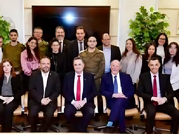 ישראל כץ מפרגן לפרקליטים שהוציאו צו מעצר לביבי