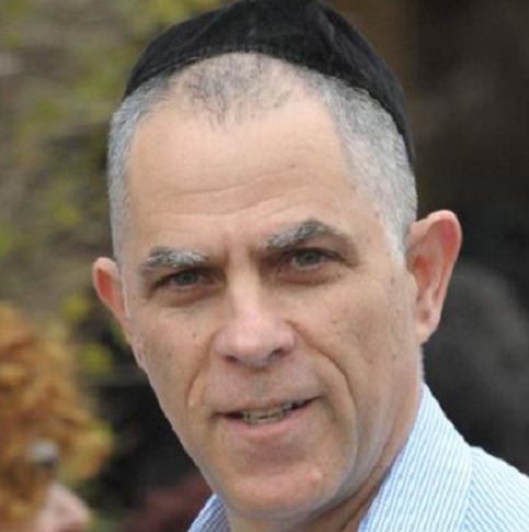 נוני מוזס הפך את ידיעות אחרונות קן צרעות פמינאצי