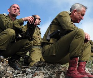 בני גנץ עם חברו הטוב דניאל הגרי