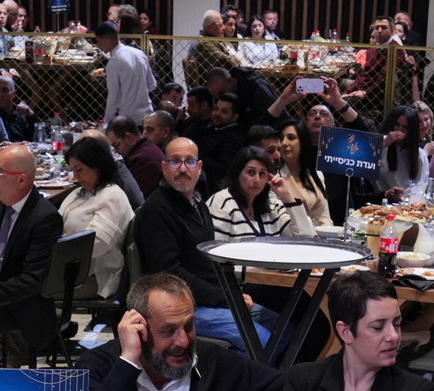 וועדת הכנסיות של חיפה אוכלת לשובע במשתאות החגיגיים של תמי אולמן 2025