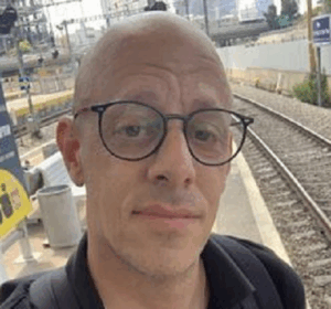 יובל בגנו פרצוף קוף מחפש זרגים של נוחבה