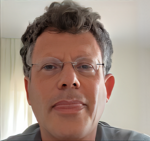 יצחק עמית מוציא לשון לכל הימניים והכהניסטים