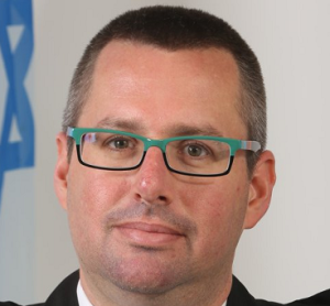 עמית יריב הנשיא של יורם ברוזה מגבה את הגזענות שלו