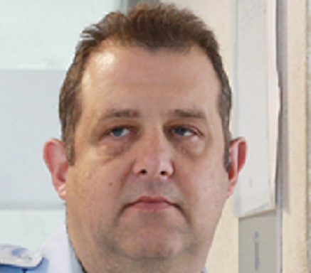אריאל פרידמן שוטר משוגע תופר תיקי סרק