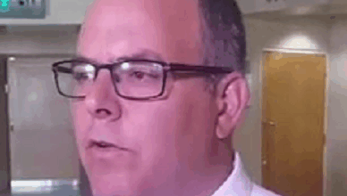 אורי דייגי סנגור שמוכר את הלקוחות שלו