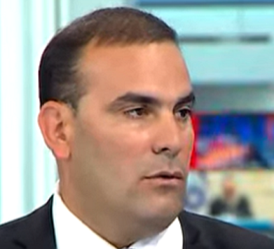 יריב ואקנין בטלוויזיה הוא מספר הפוך למה שהוא עושה בבית המשפט