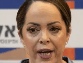 הילה קניסטר בר דוד נתנה לעמית בכר יעוץ בכדורסל נשים