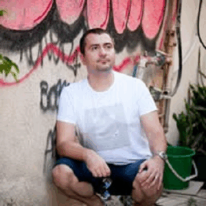 ולדי בורודובסקי מקבל חלטורות מהפצריה