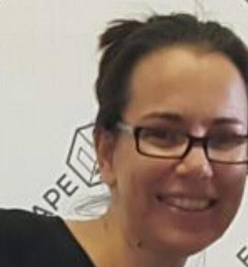 שרון מאייר קליין עושה קליניקה פרטית וחולבת את עירית רמת השרון