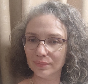 נטליה קיריקוב מניקה מציצים של עז