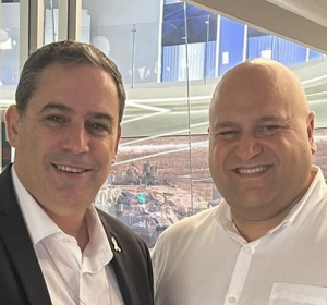 עידן דביר עם עמית בכר צילי וגילי