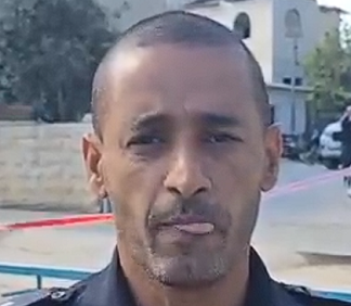 אביעד כתפי מקבל בולבול בשכונת ג'ואריש