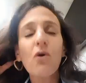 תמר ליברטי המוצצת הרשמית לשוטרים במסובים