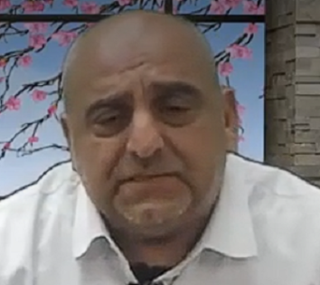 יוסי נקר עם מנת משכל של עובדת סוציאלית