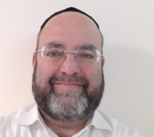 ישראל אברהם כלב ששולח גברים למרכז קשר