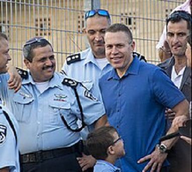 גלעד ארדן עם חברו הטוב רוני אלשייך