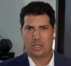 עמית חדד עושה חגיגה על מיליארדרים