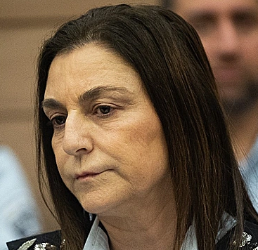 קטי פרי גונדרית שבס חברה של הנוחבות