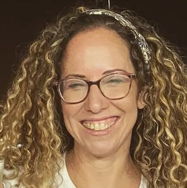 מצדה שנלר כלבת רווחה פמיניסטית מפוטמת