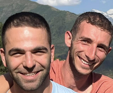 אביאל רוזנבאום ונעם קורב מזהמים סדינים בדליפות קקי